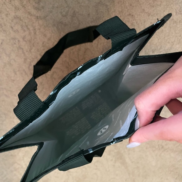 Green holiday lululemon bag - Picture 3 of 3